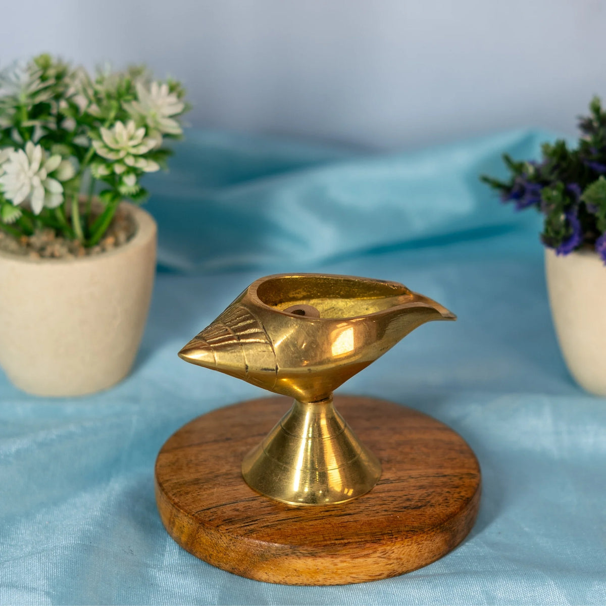 100% Pure Brass Brass Shankh Chakra Diya
